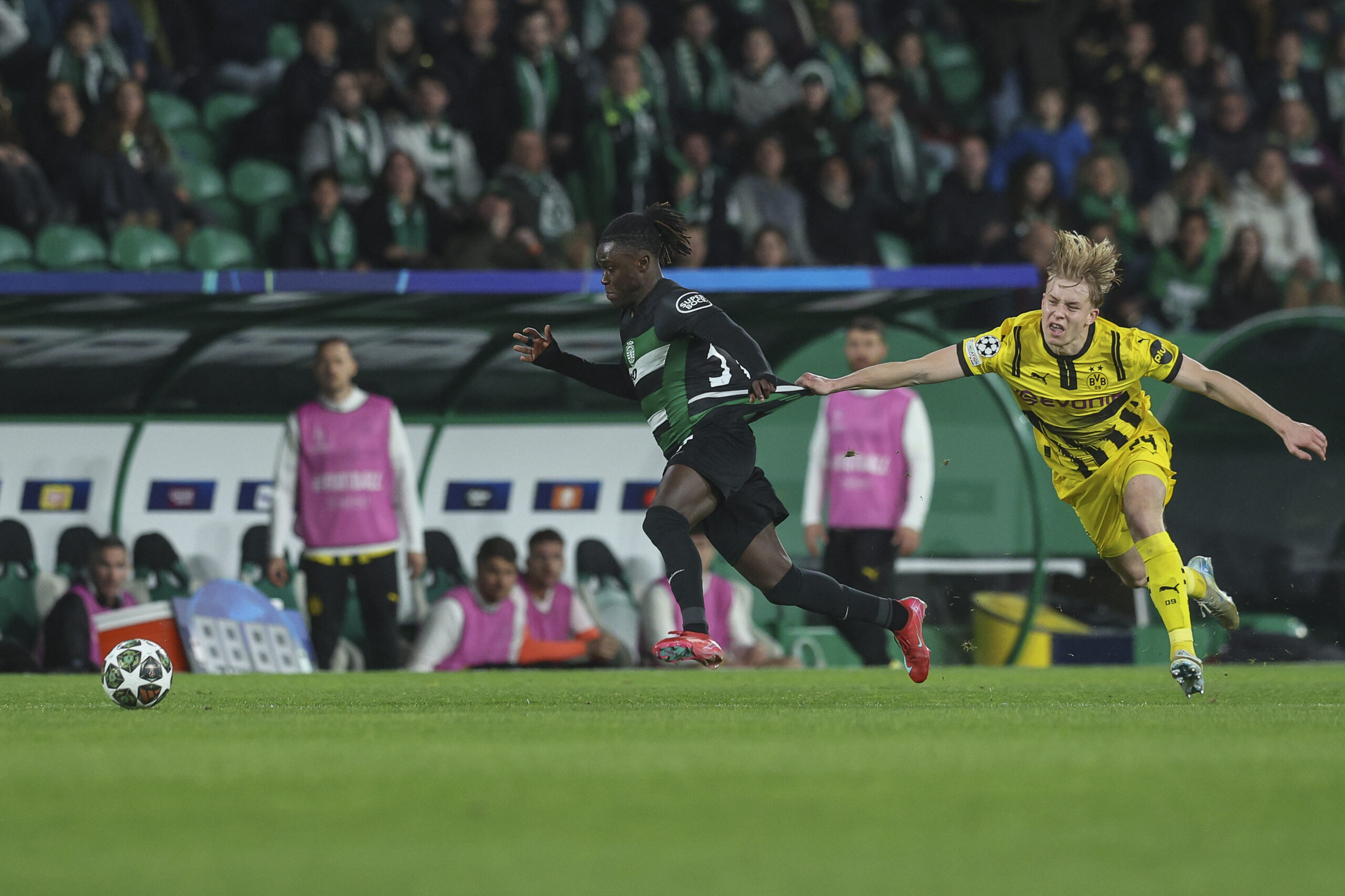 Sporting Clube de Portugal v Borussia Dortmund – UEFA Champions League 2024/25 League Knockout Play-off First Leg