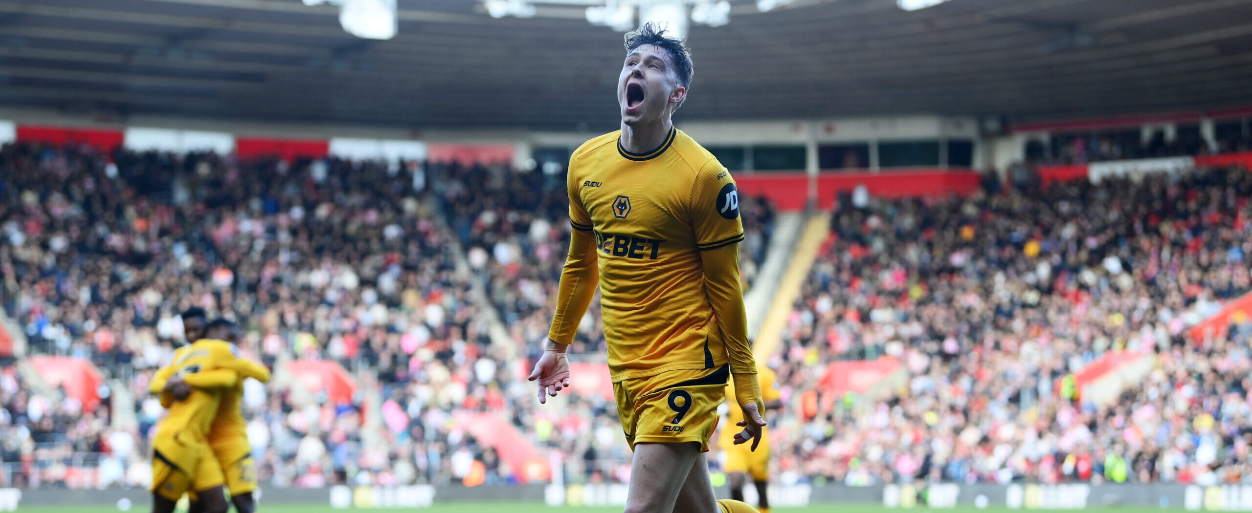 Strand Larsen in action for Wolves in 2025 premier league match