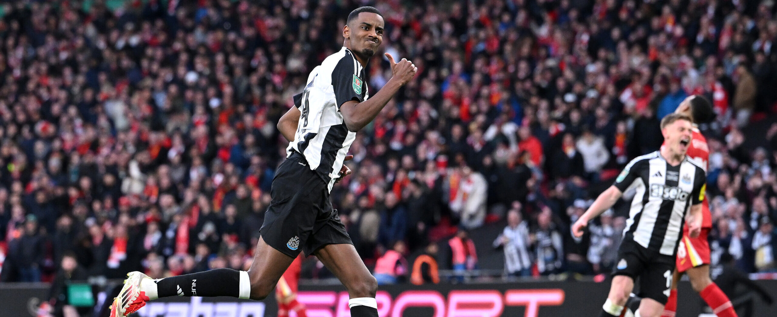 Isak scoring a goal against Liverpool in the final of the Carabao Cup 2025