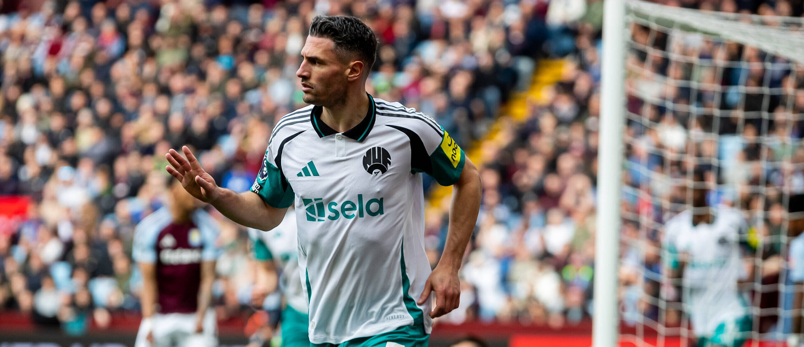 Aston Villa v Newcastle UnitedPremier League19/04/2025.