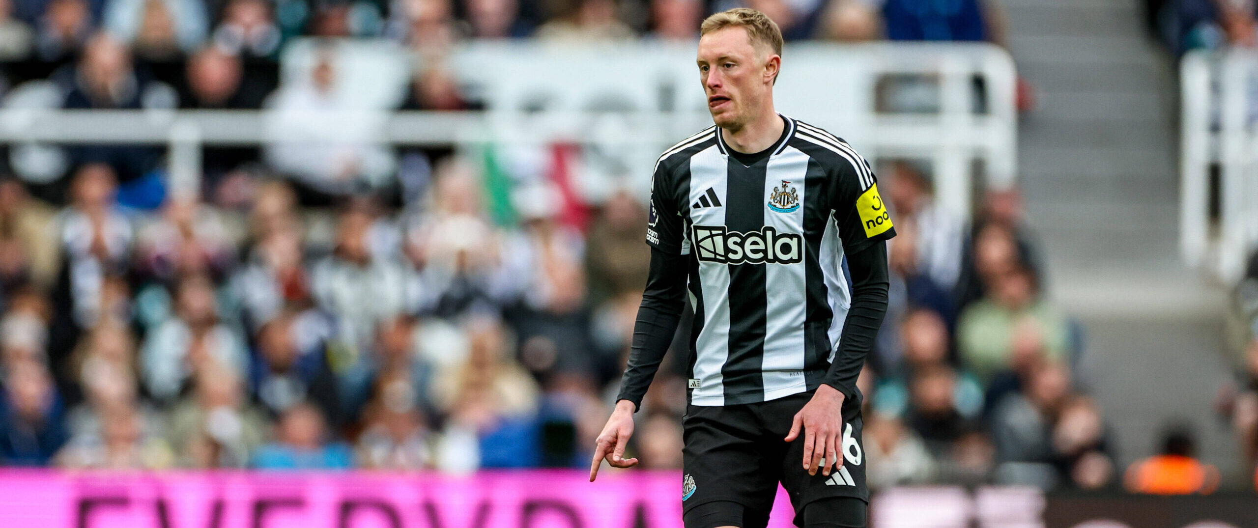 Sean Longstaff in action for Newcastle in 2025