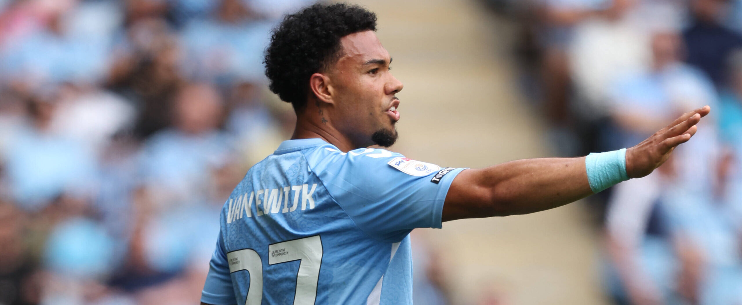 van Ewijk playing for Coventry City in 2025