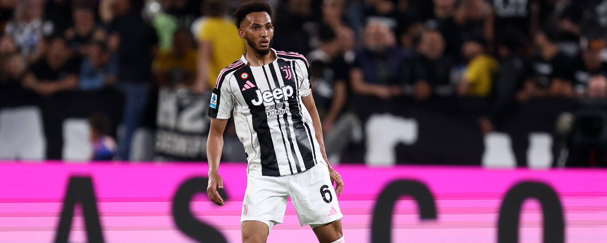 Lloyd Kelly in action for Juventus in 2025