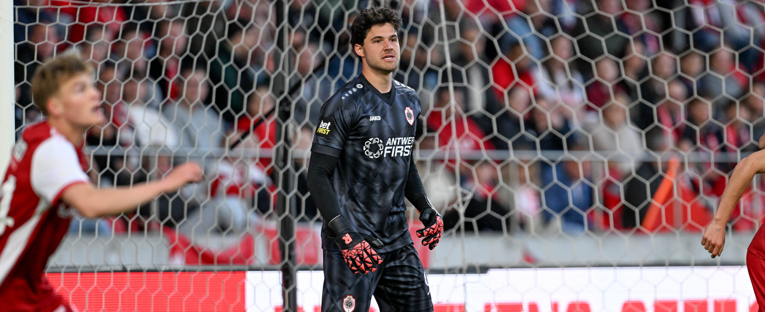 Senne Lammens goal keeper for Antwerp 2025