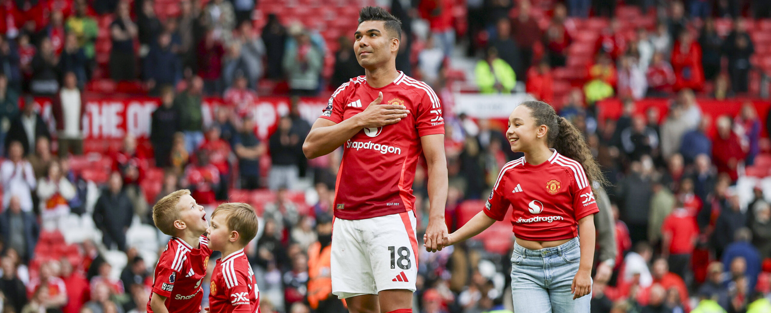 Casemiro thanking Manchester United supporters in 2025