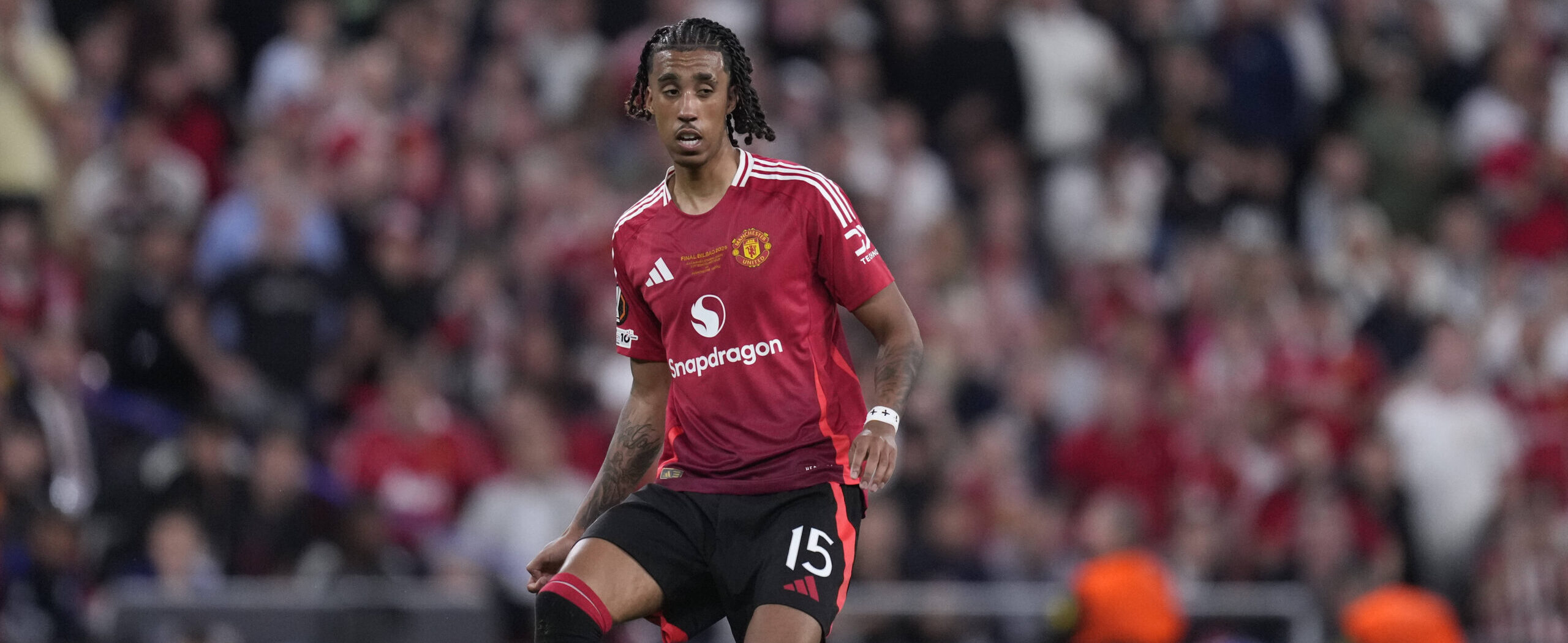 Leny Yoro in action for Manchester United 2025