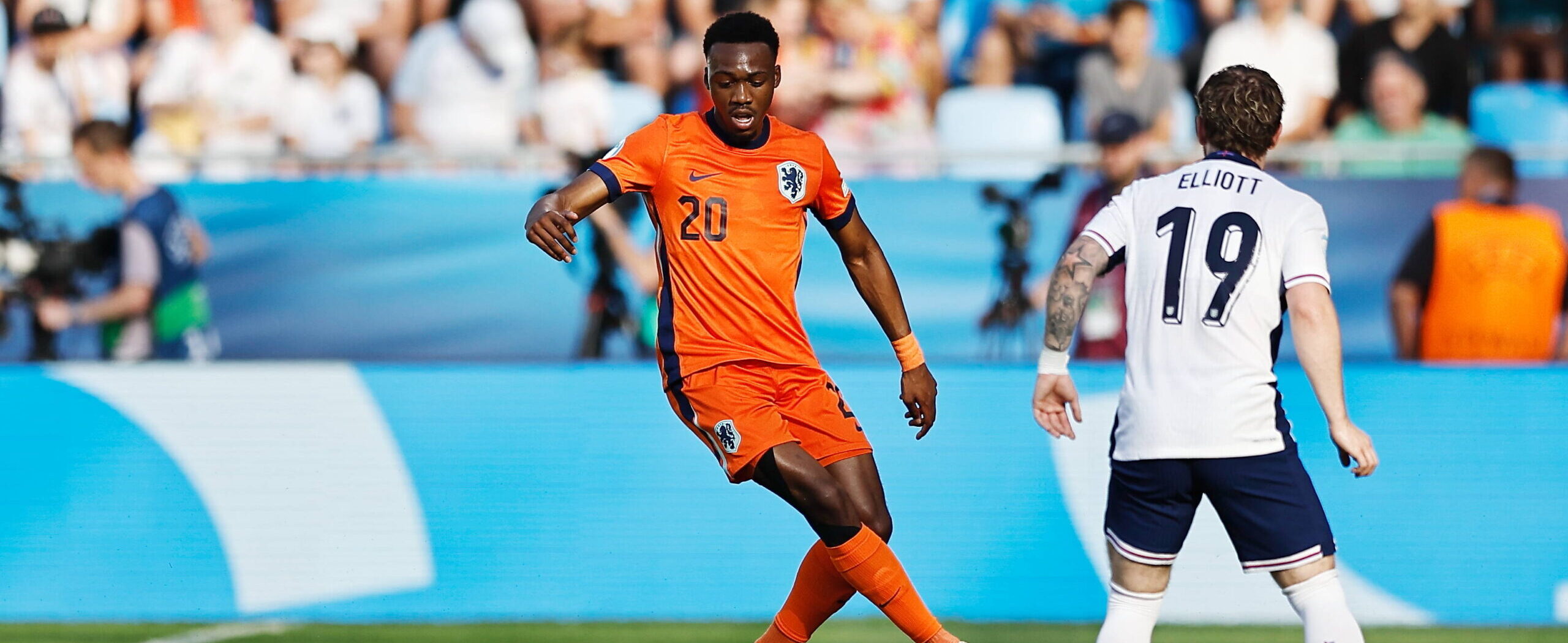 Antoni Milambo playing for the Netherlands at the Europe U21 against England