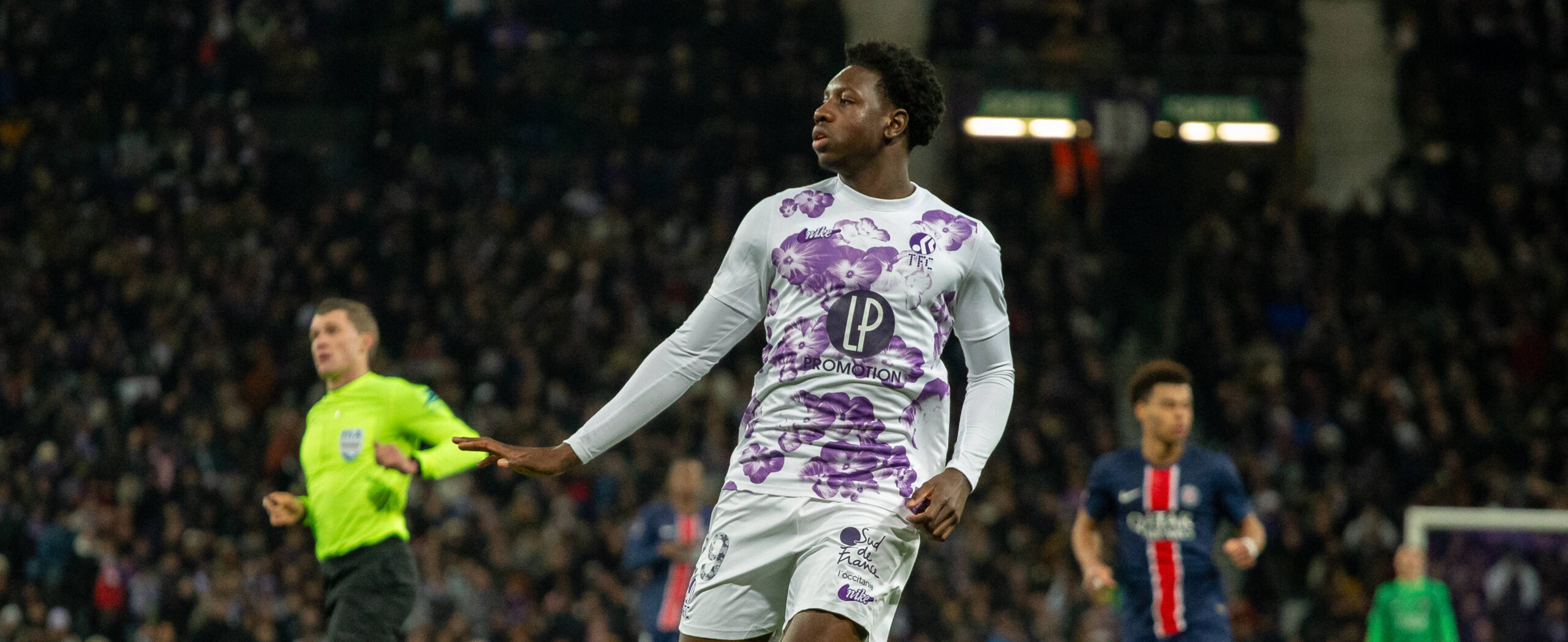Jaydee CANVOT wanted by Aston Villa in action for Toulouse in 2025