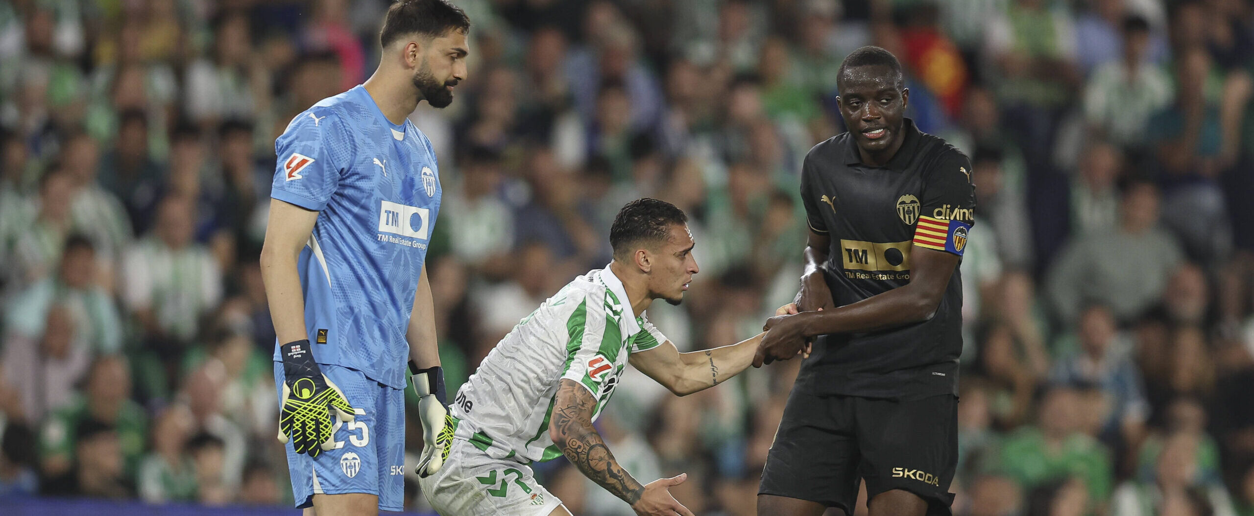 Cristhian Mosquera vs Antony in 2025 Real Betis vs Valencia
