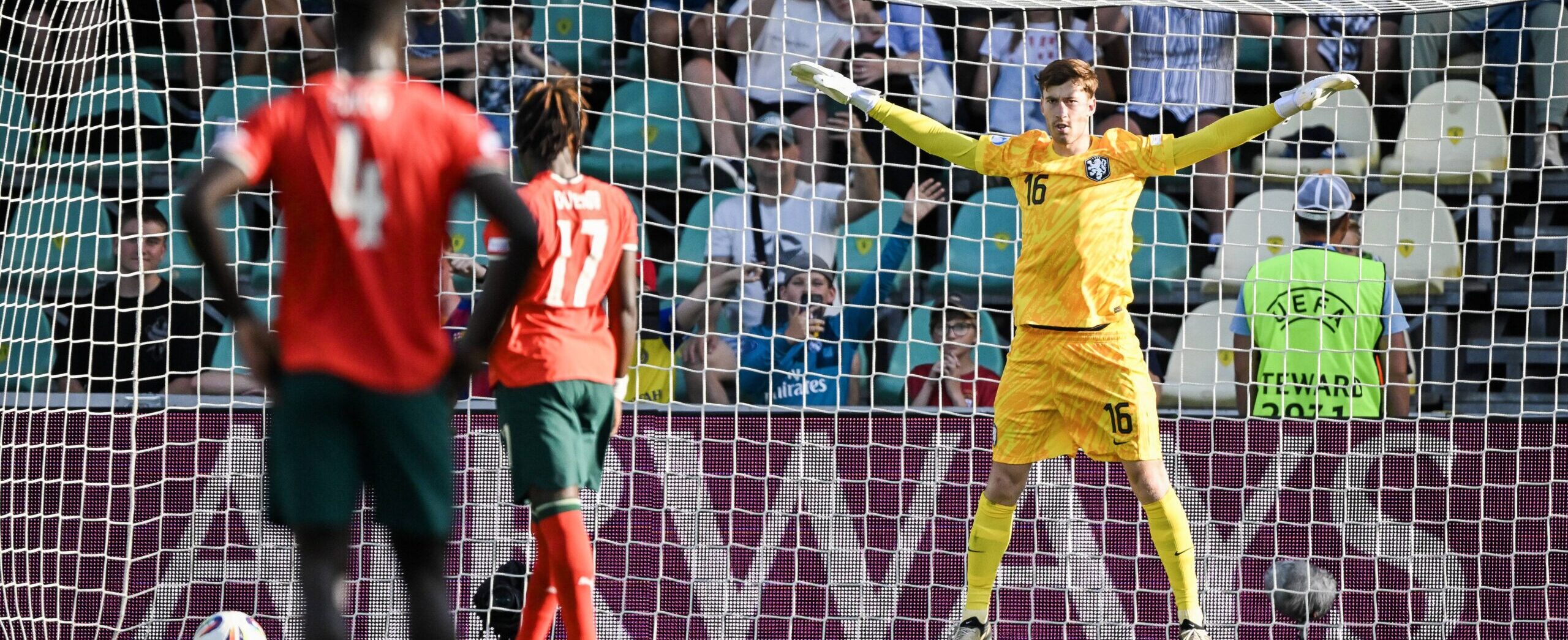 Robin Roefs in action for the Netherlands U21 in 2025 - made a transfer to Sunderland