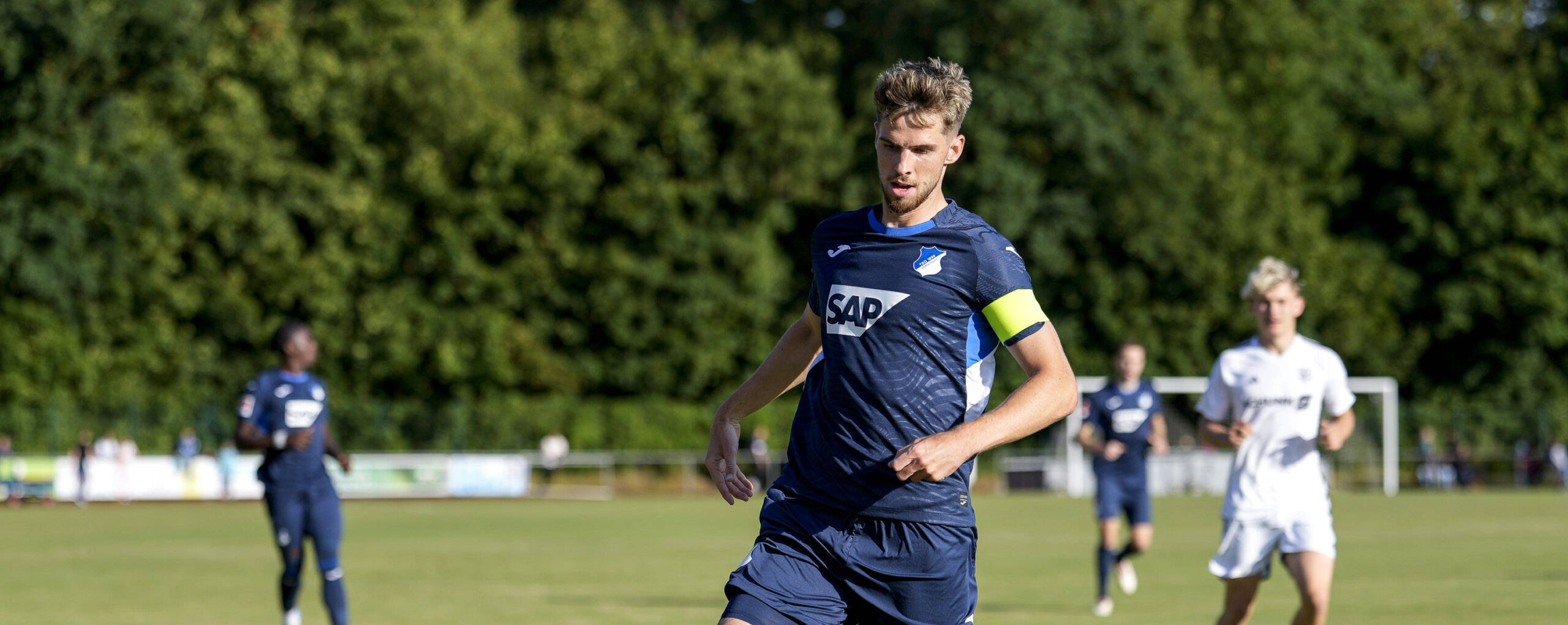 Anton Stach in action for Hoffenheim on his way to Leeds United in 2025