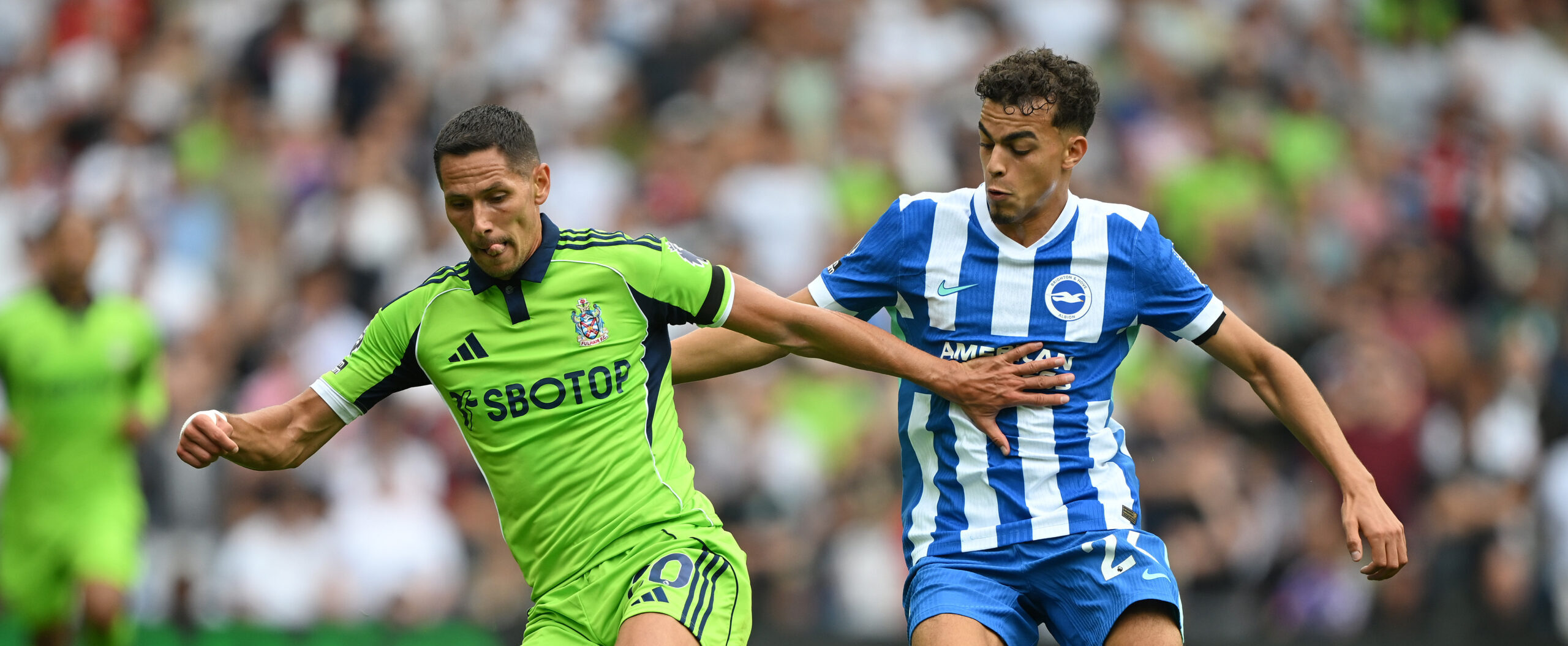 Yasin Ayari in action for Brighton in the Premier League 2025/26 season against Fulham