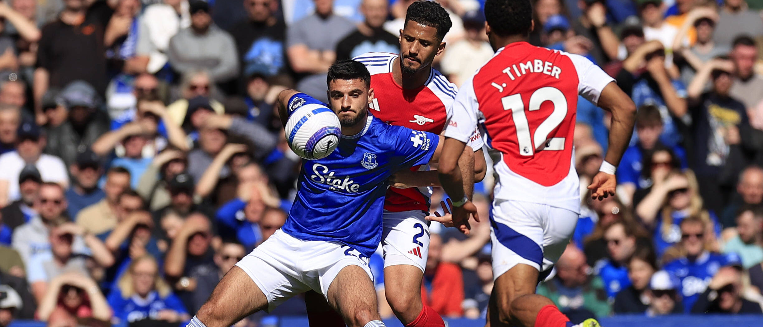 Armando Broja in action for Everton on loan in 2025 against Arsenal