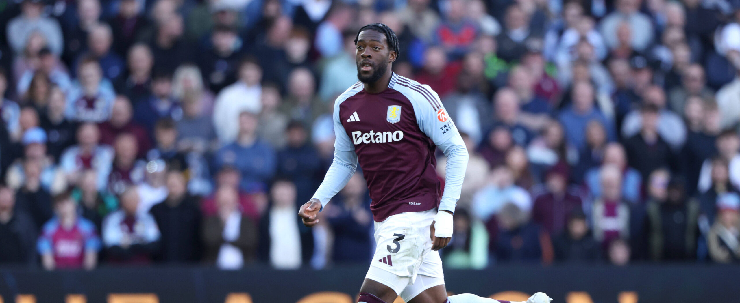 Axel Disasi in action for Aston Villa on loan from Chelsea in 2025.