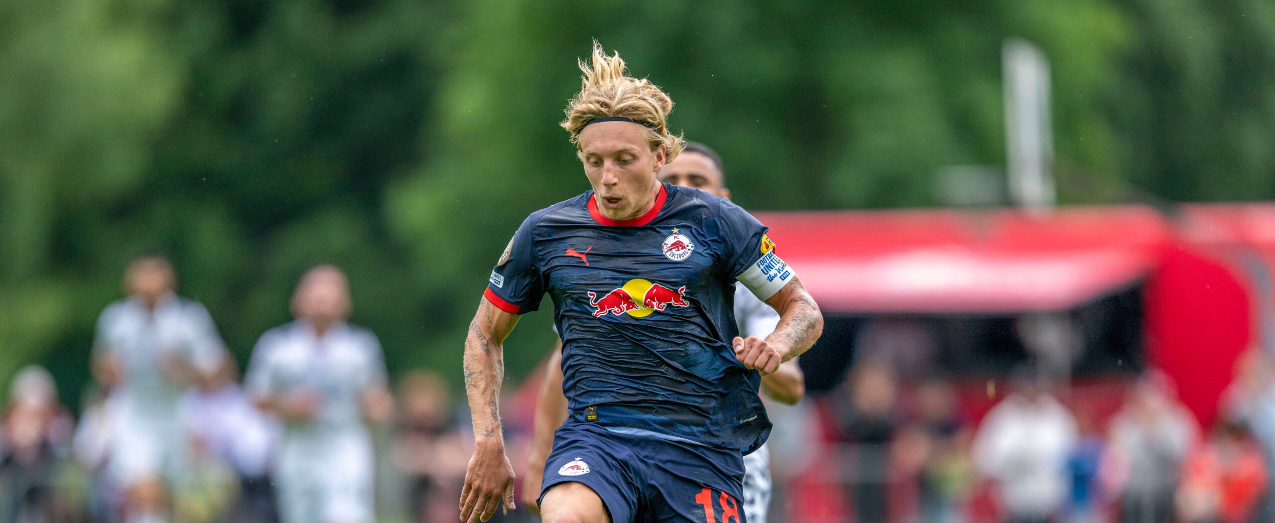 Mads Bidstrup in action for Salzburg in 2025 pre-season friendly