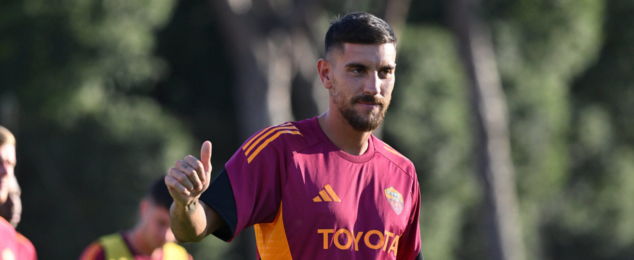 Lorenzo Pellegrini training for as Roma in 2025 pre-season.