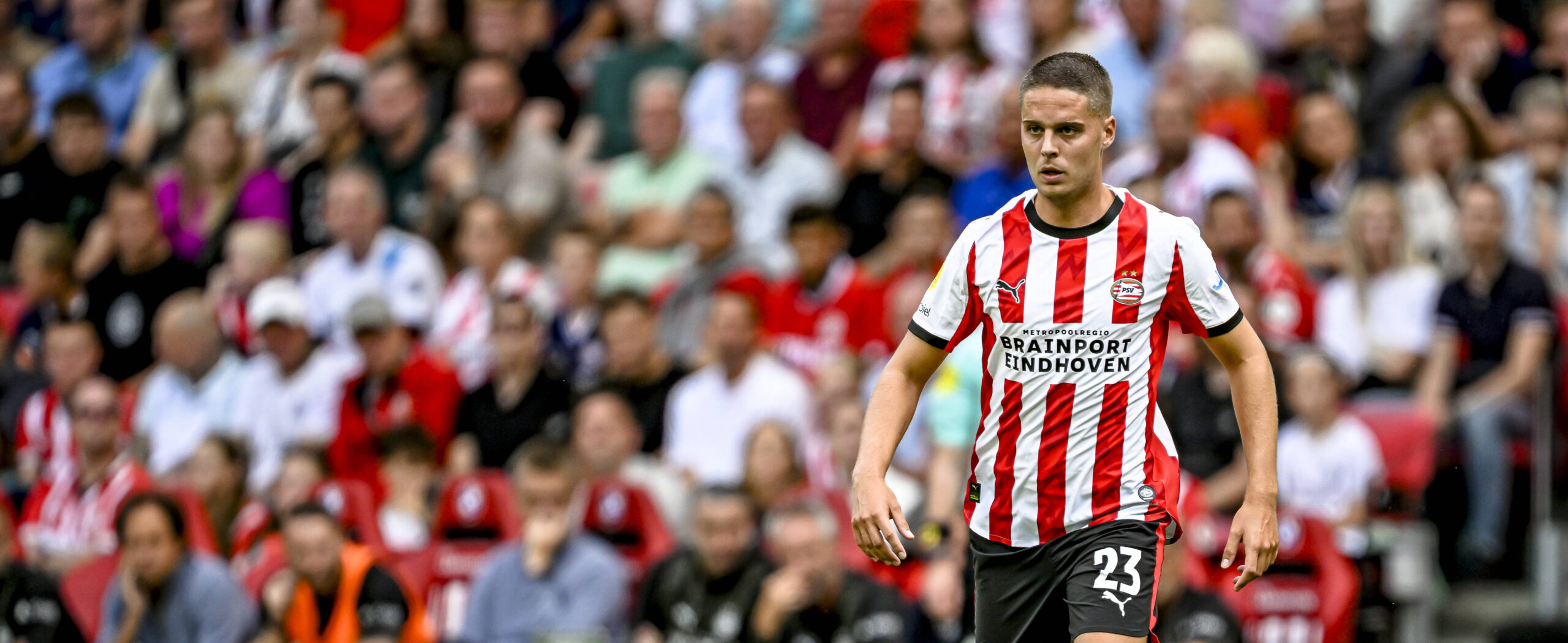 Joey Veerman in action for PSV in a 2025 pre-season friendly.
