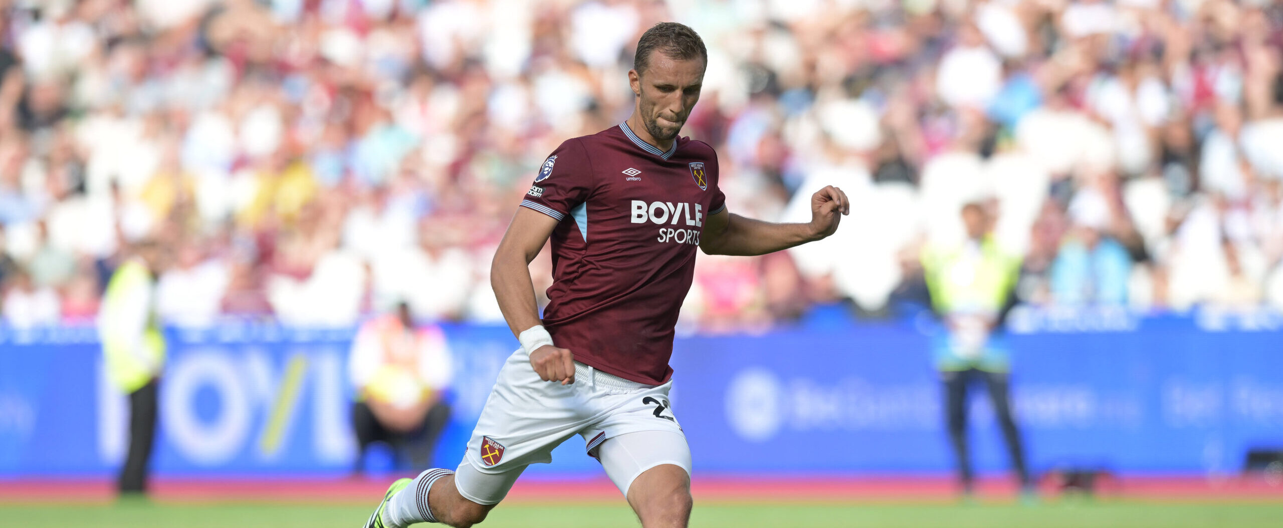 Soucek in action for West Ham united in 2025