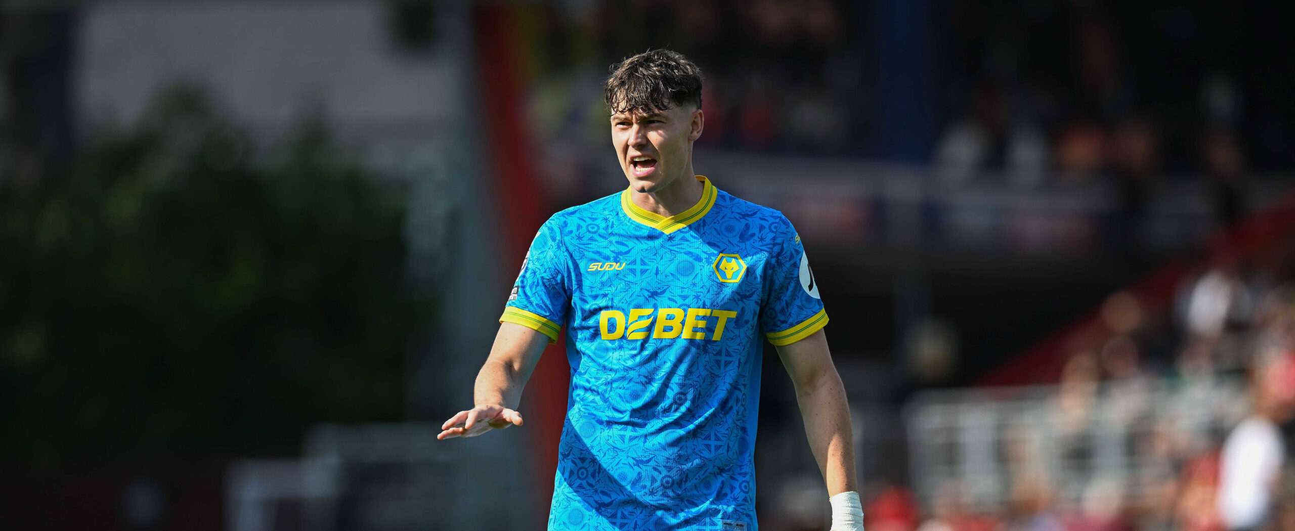 Jørgen Strand Larsen in action for Wolves in 2025