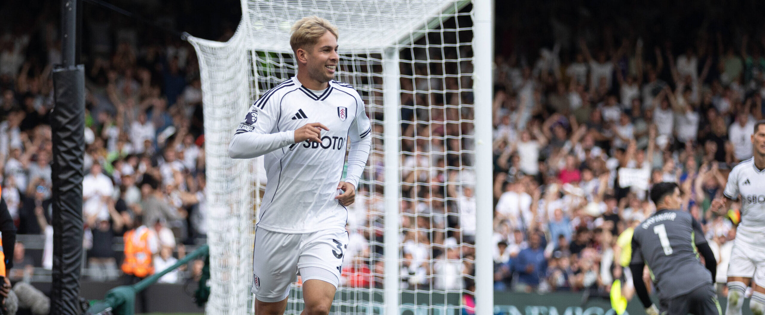 Emile Smith Rowe scores against Manchester United in a 1-1 draw