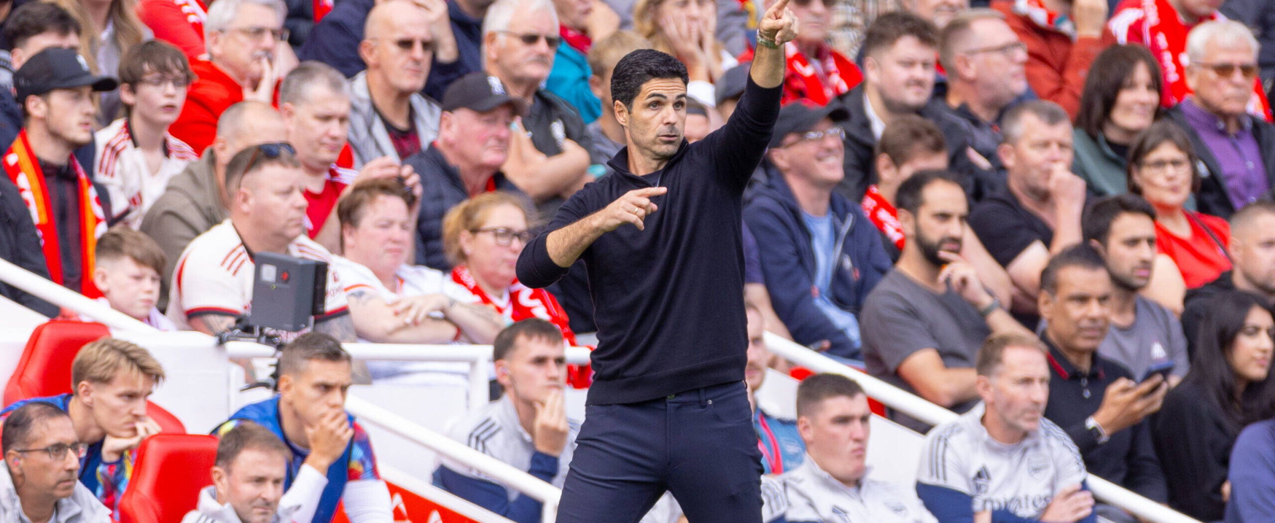 Mikel Arteta vs Liverpool in the Premier League 2025/26 season.