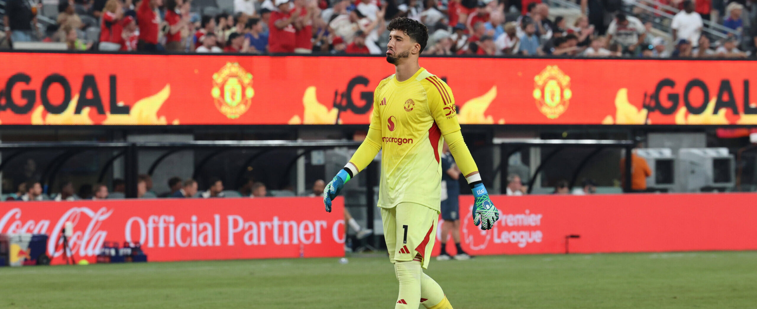 Altay Bayindir in action for Manchester United in 2025