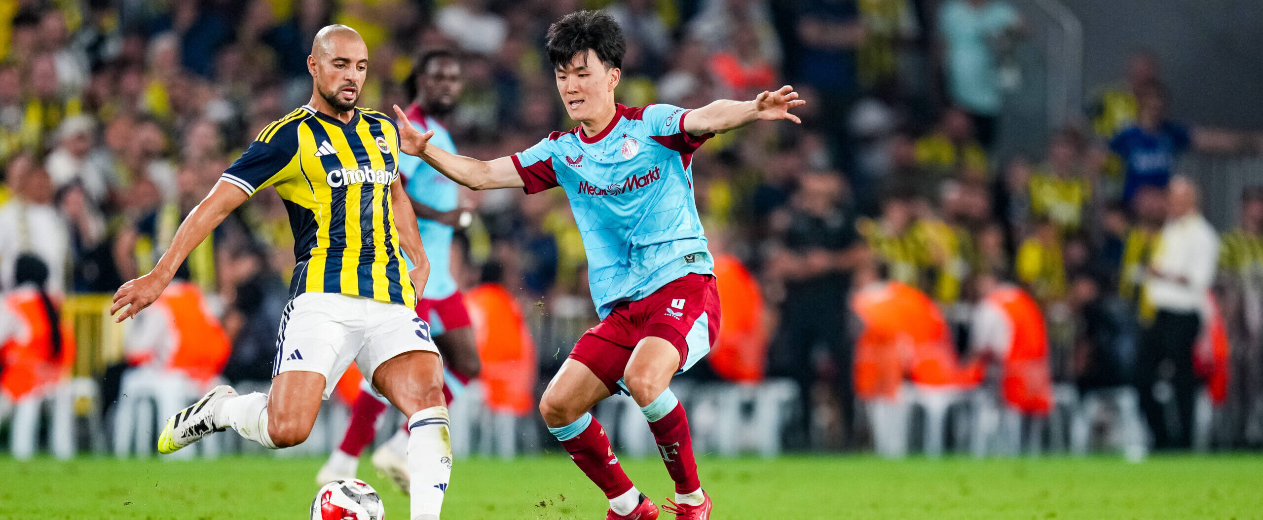 In-beom Hwang in action for Feyenoord in 2025 Champions League