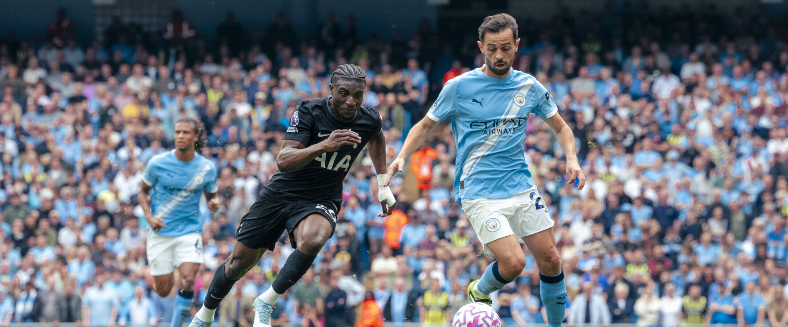 Bernardo Silva in action for Manchester City in 2025