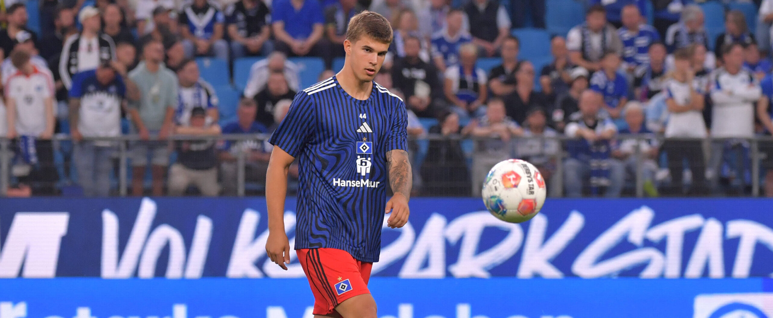 Luka Vuskovic in action for HSV in 2025