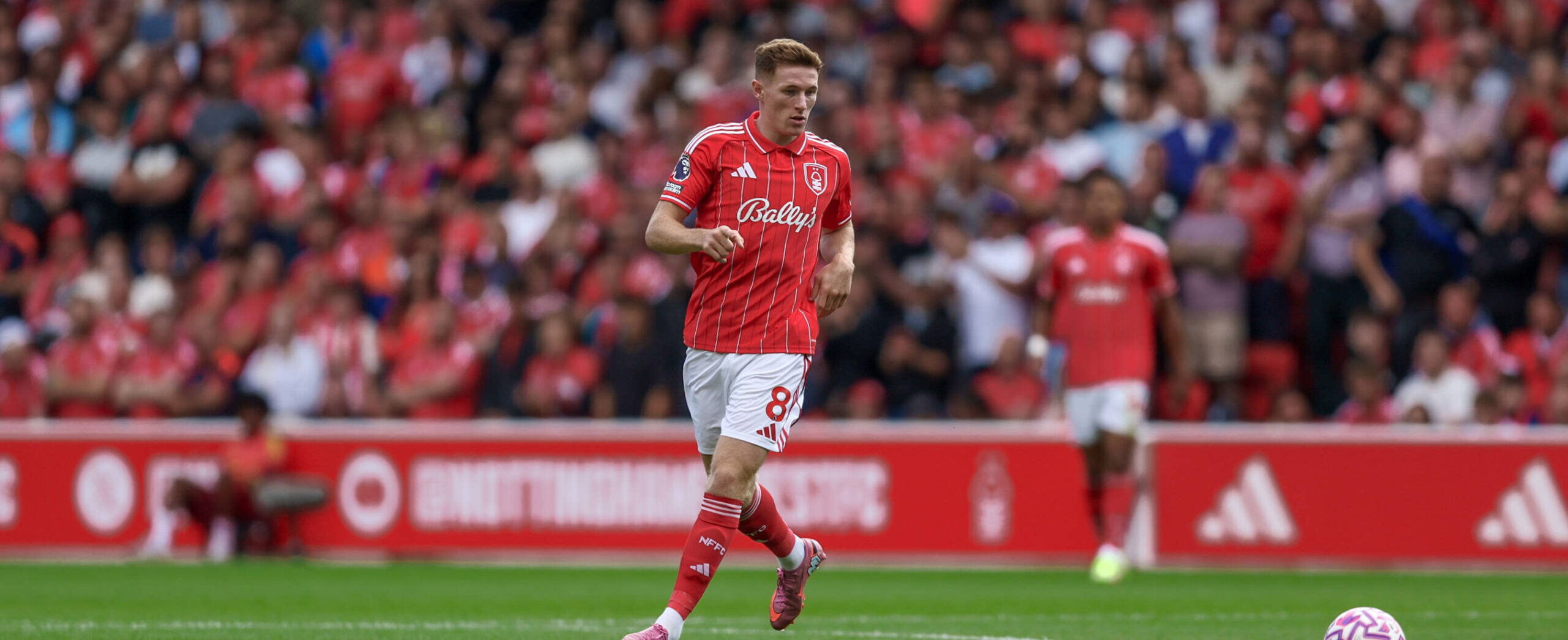 Elliot Anderson in action against West Ham in the 2025/26 Premier League