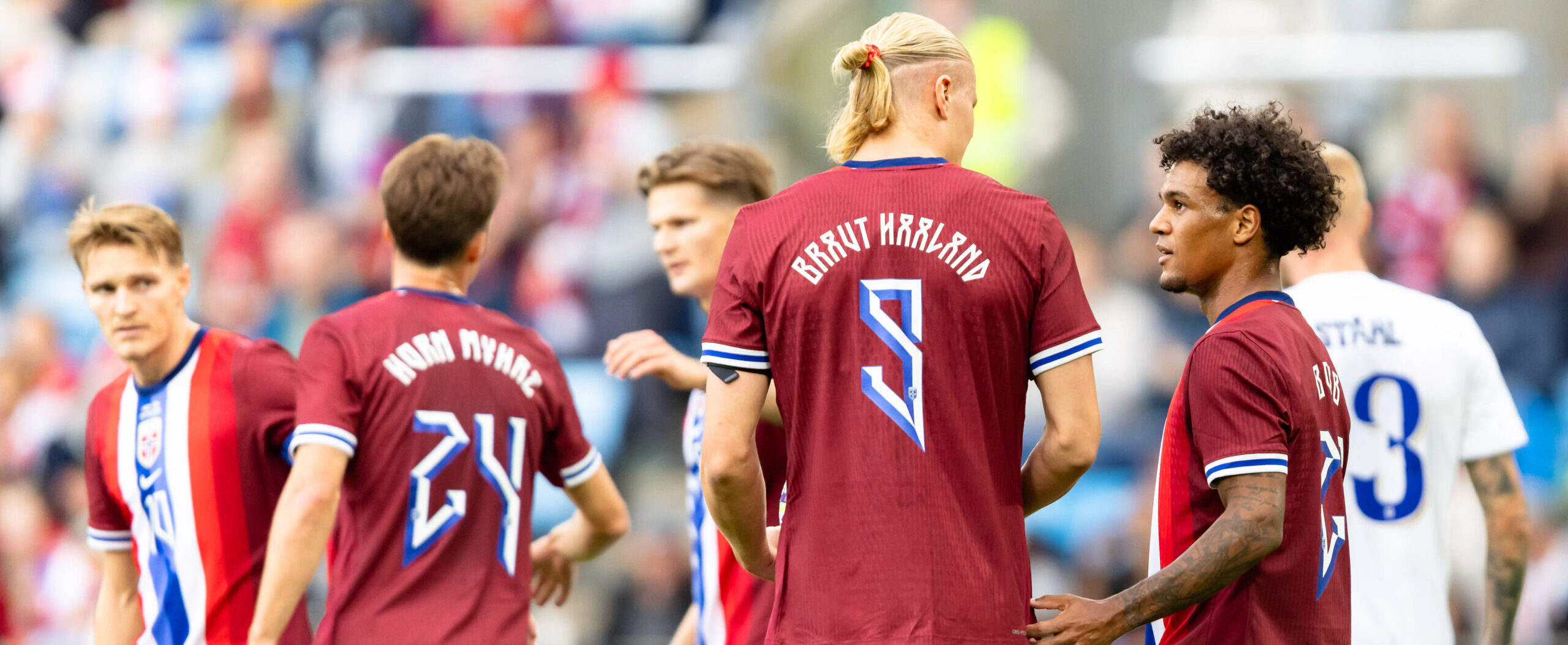 Oscar Bobb in action for Norway with Haaland in 2025