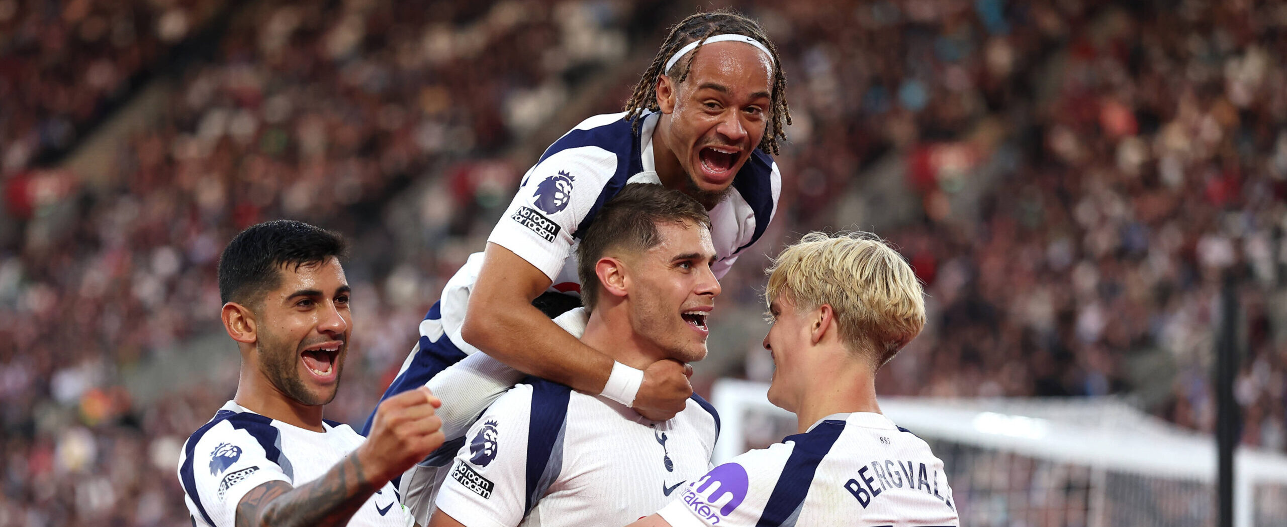 Bergvall and Simons against West Ham United in 2025 Premier League