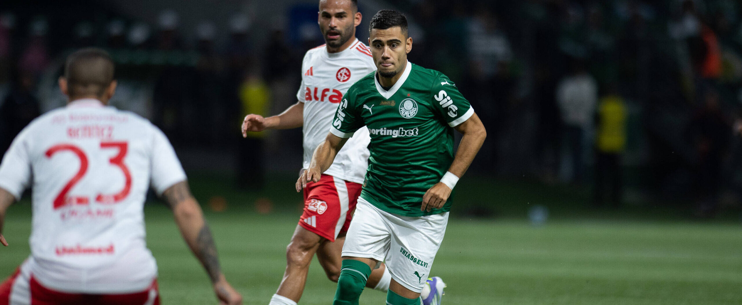 Andreas Pereira in action for Palmeiras in 2025