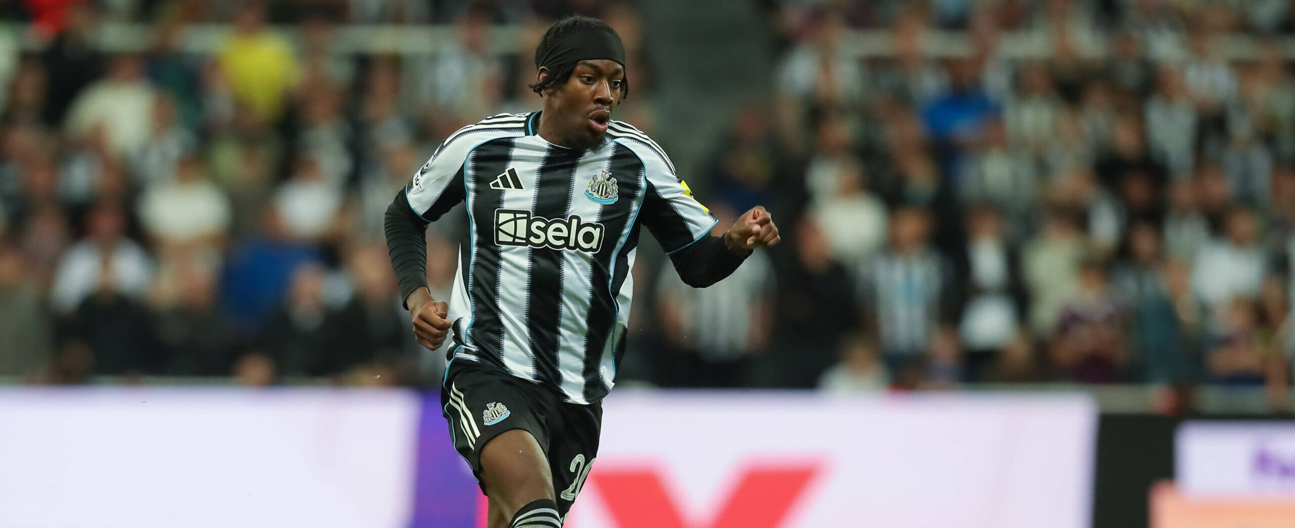 Elanga in action for Newcastle in 2025