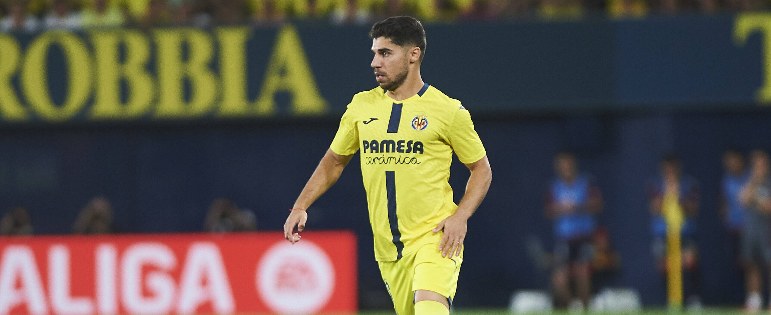 Manor Solomon in action for Villarreal in 2025
