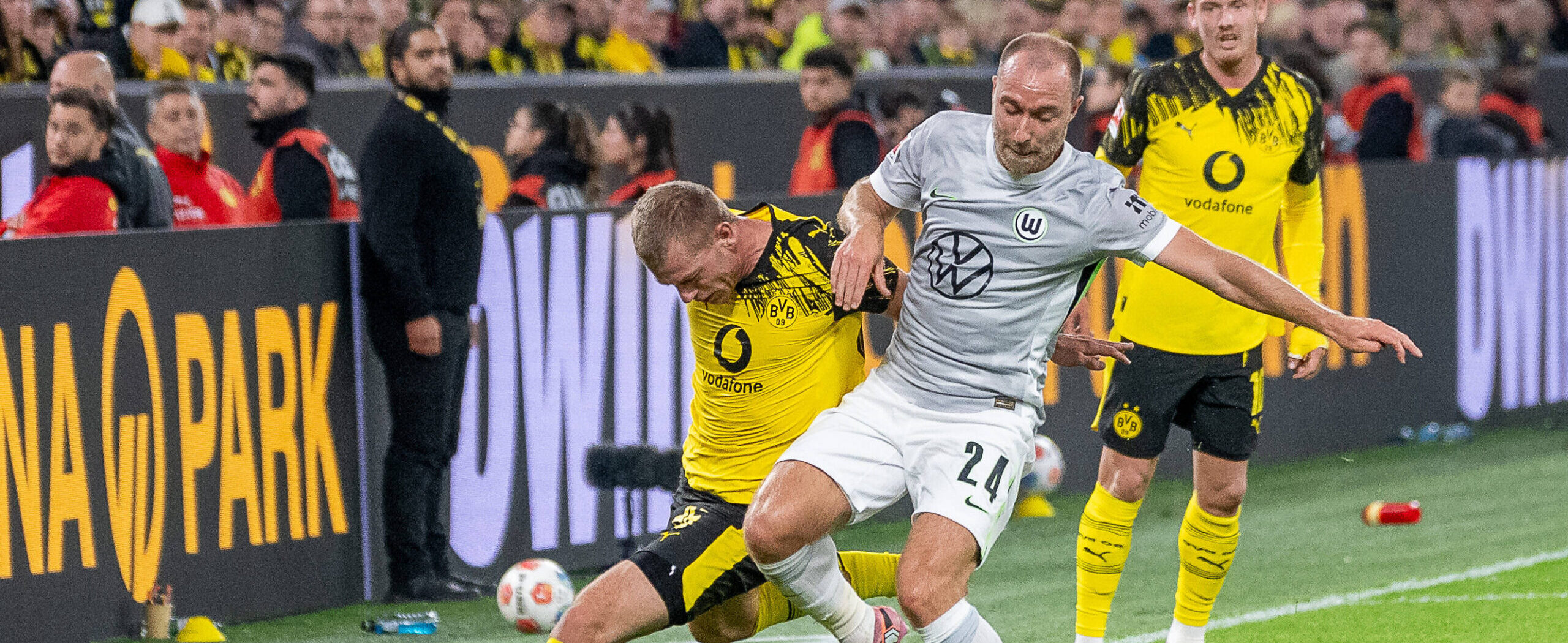 Eriksen in action for Wolfsburg in 2025