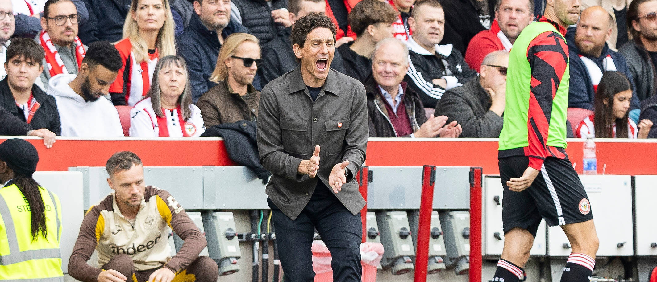 Keith Andrews against Manchester United in 2025