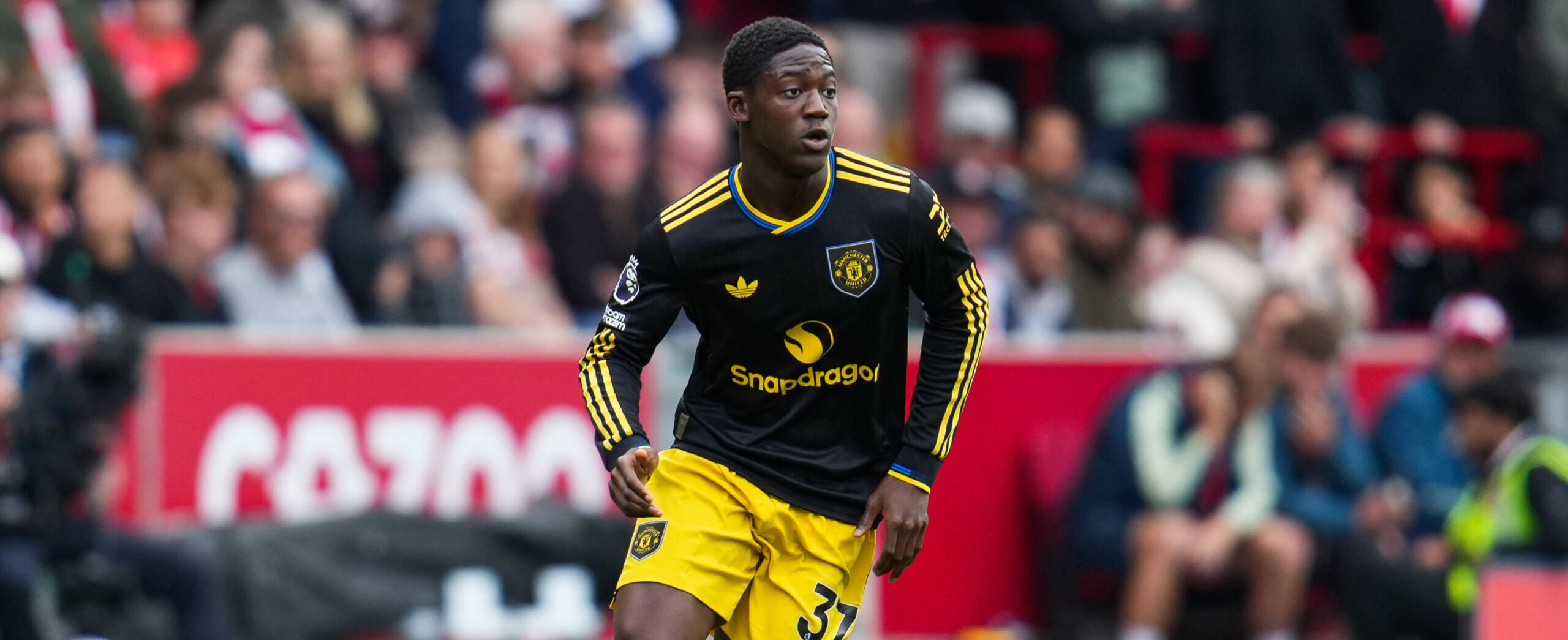 Kobie Mainoo in action for Manchester United in 2025 against Brentford