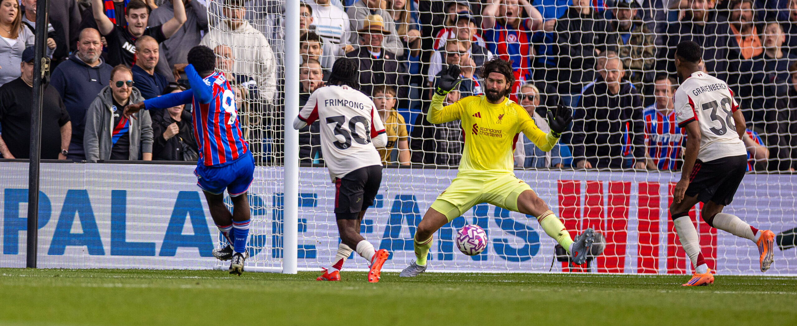 Eddie Nketiah in action for Crystal Palace in 2025