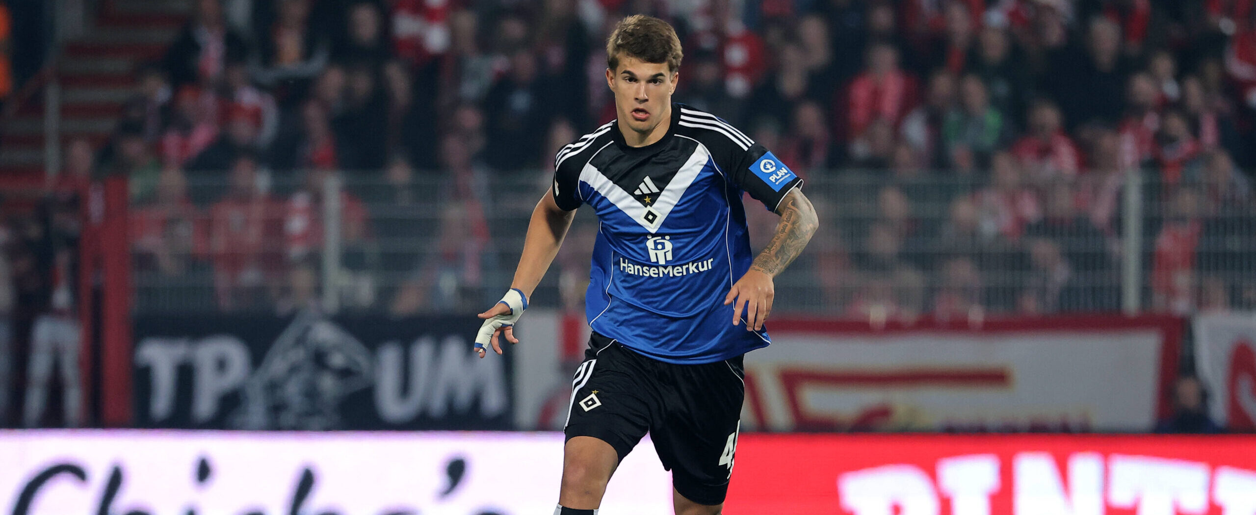 Luka Vuskovic on loan and in action at Hamburg HSV