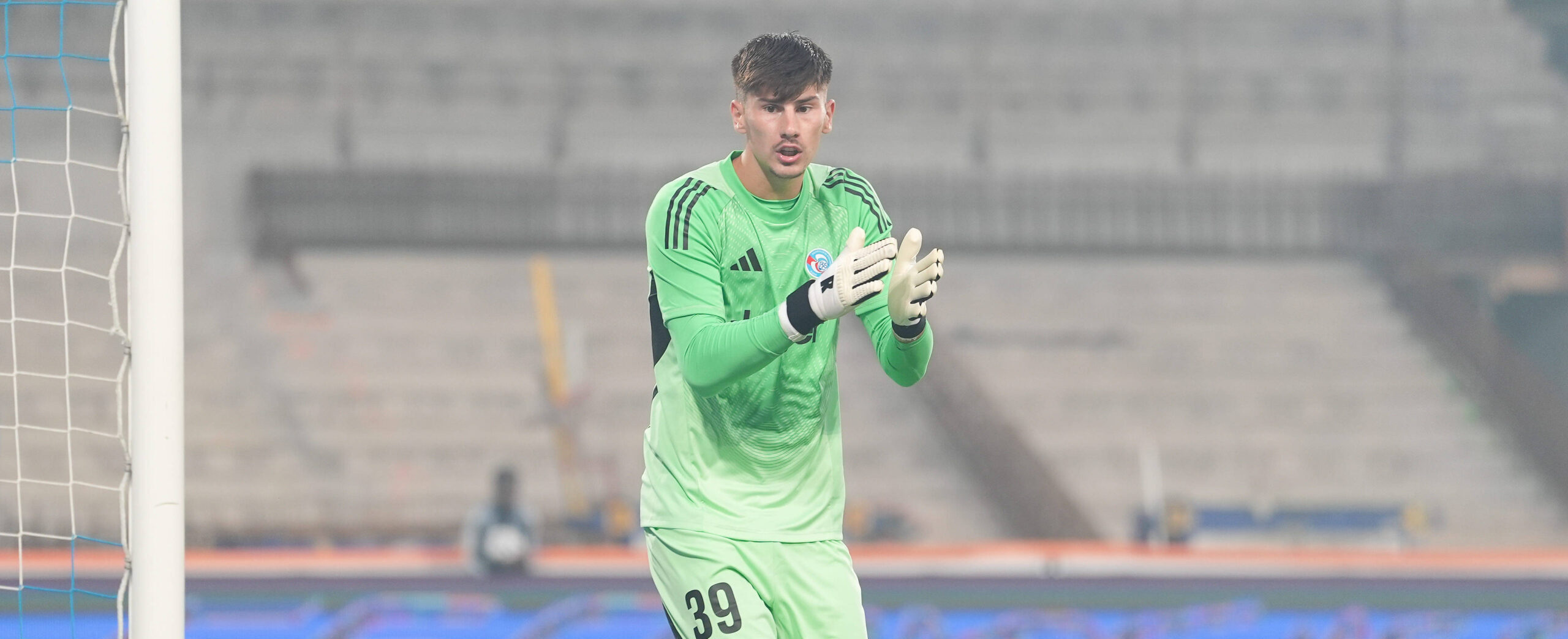 Mike Penders in action for Strasbourg in 2025