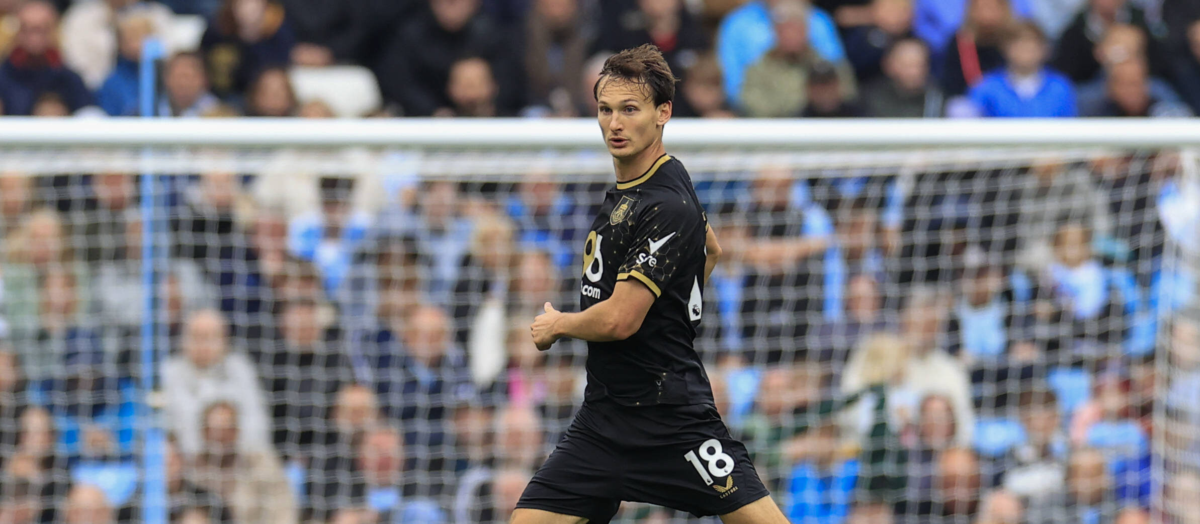 Hjalmar Ekdal in action for Burnley in 2025