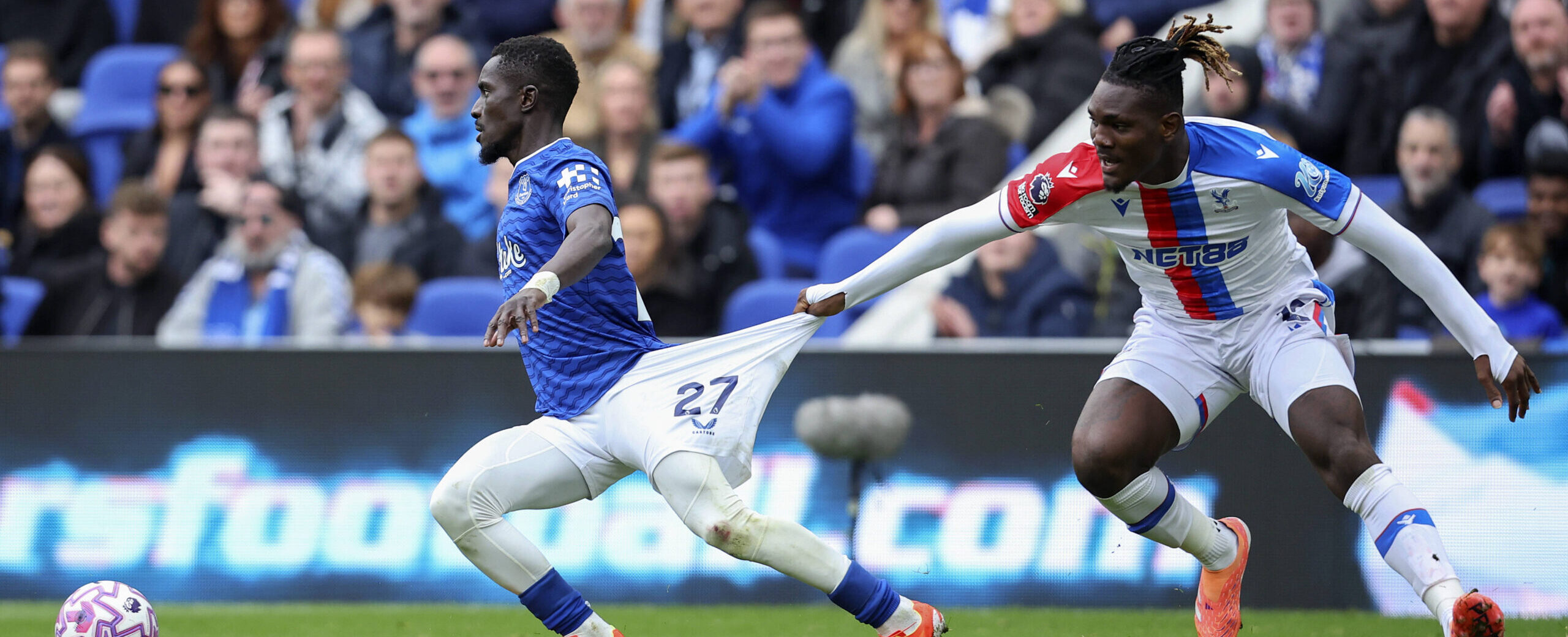 Idrissa Gueye in action for Everton in 2025