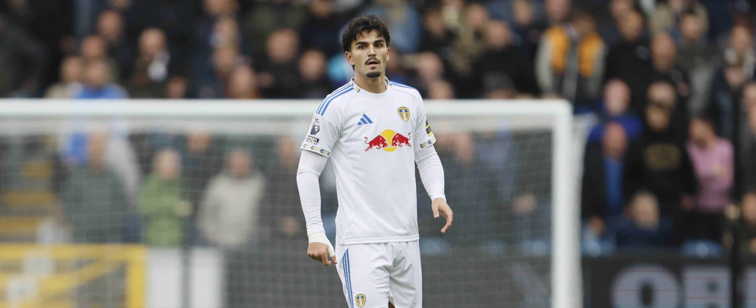 Pascal Struijk in action for LEEDS UNITED in 2025