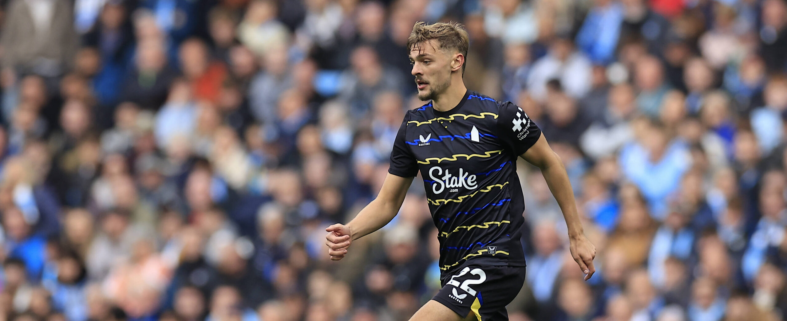 Kiernan Dewsbury-Hall in action in 2025 for Everton