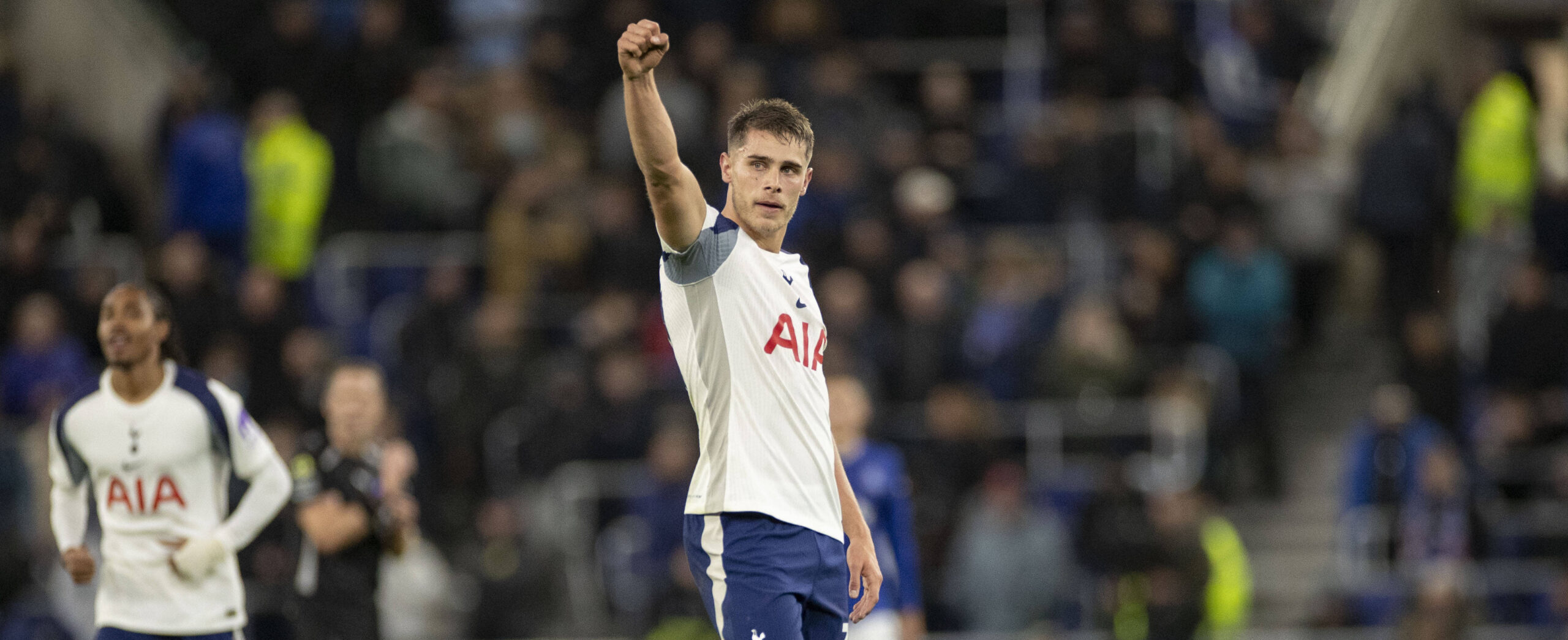 Micky van de Ven in action for Spurs against Everton in 2025