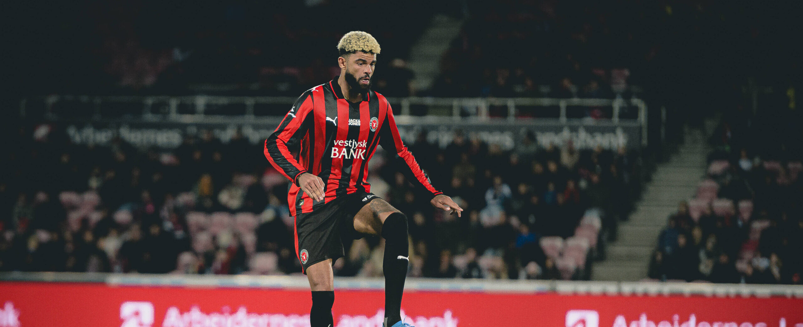 Phillip Billing in action for Midtjylland in 2025
