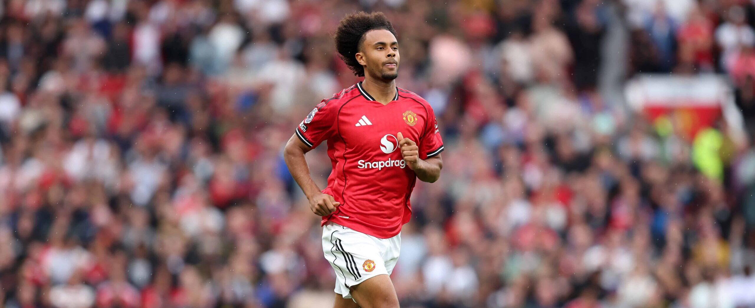 Zirkzee in action for Manchester United in 2025