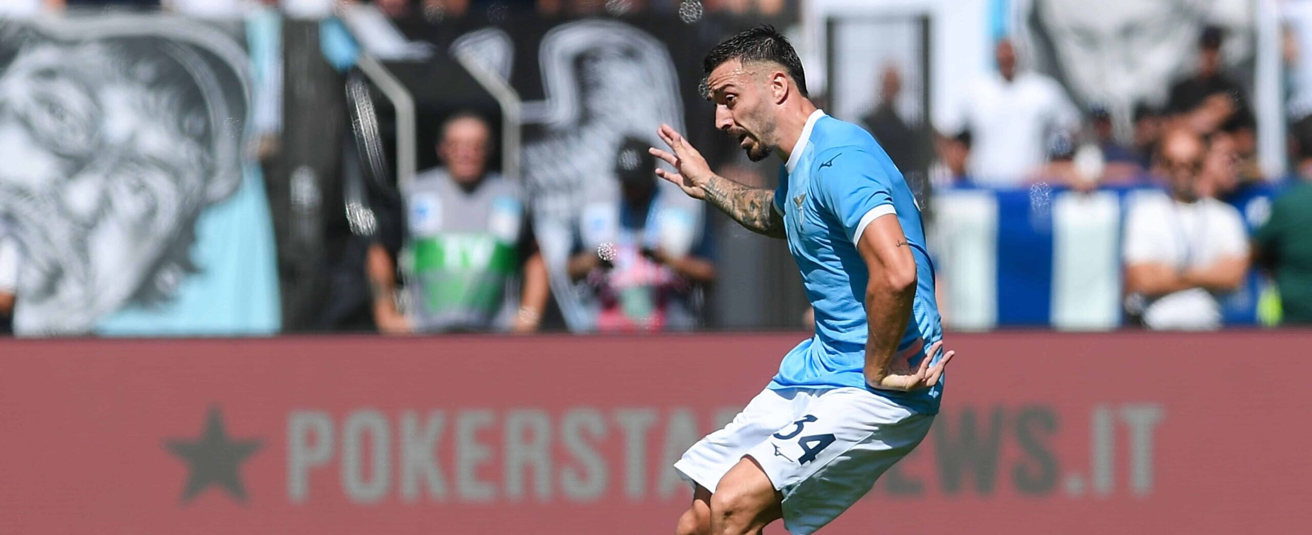 Mario Gila in action for Lazio in 2025