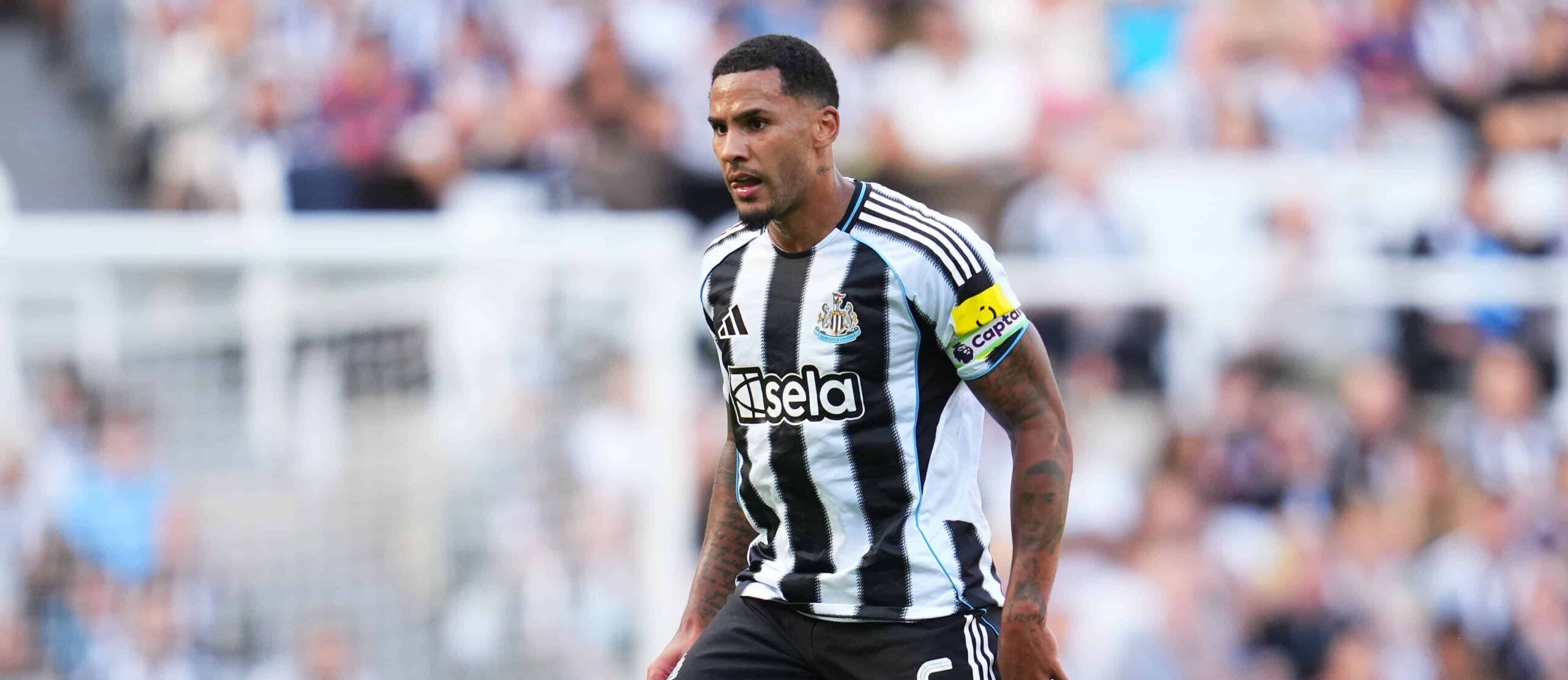 Jamaal Lascelles in action for Newcastle United in 2025
